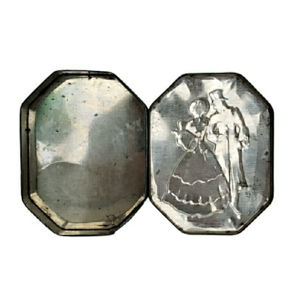 Vintage Blue & Pink Couple Walking Tin - Picture 2 of 4